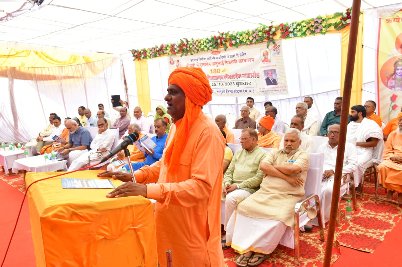 Large ceremony gathering with Aacharya speaking